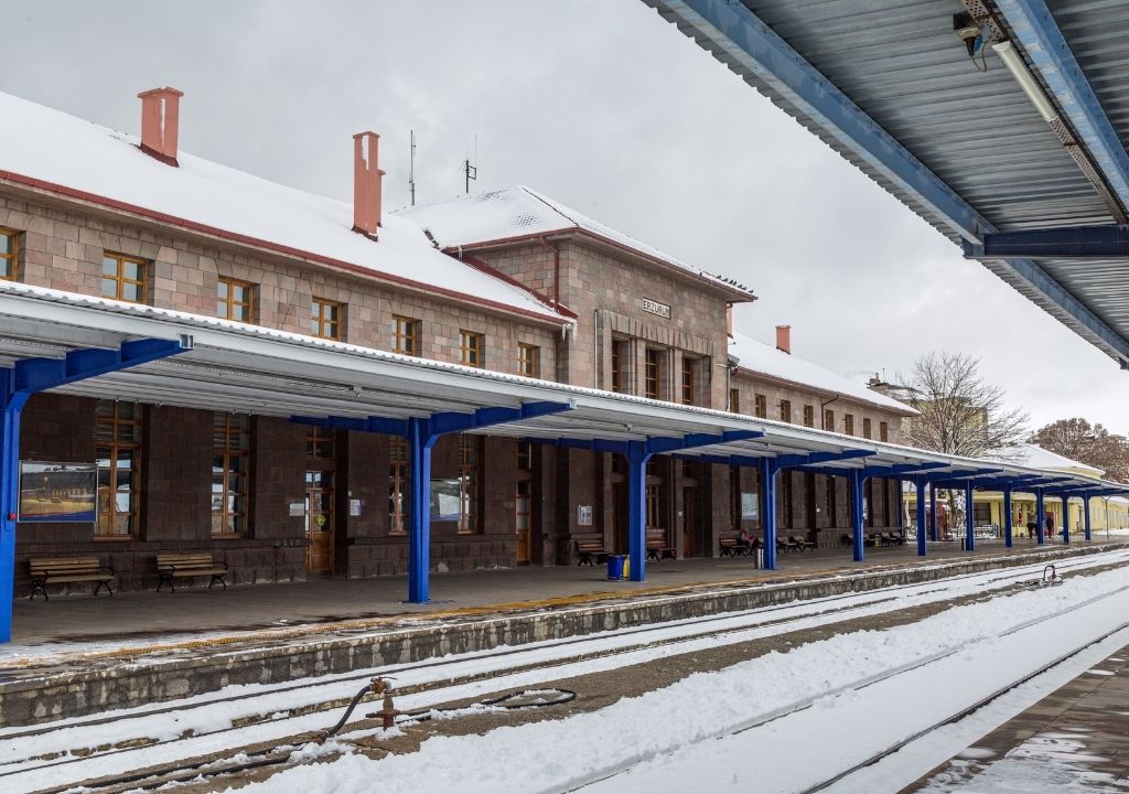Beyaz Perdede Bir Rüya: Doğu Ekspresi'nde Yılbaşına Girmek (Neden Bu Deneyimi Yaşamalısınız?)