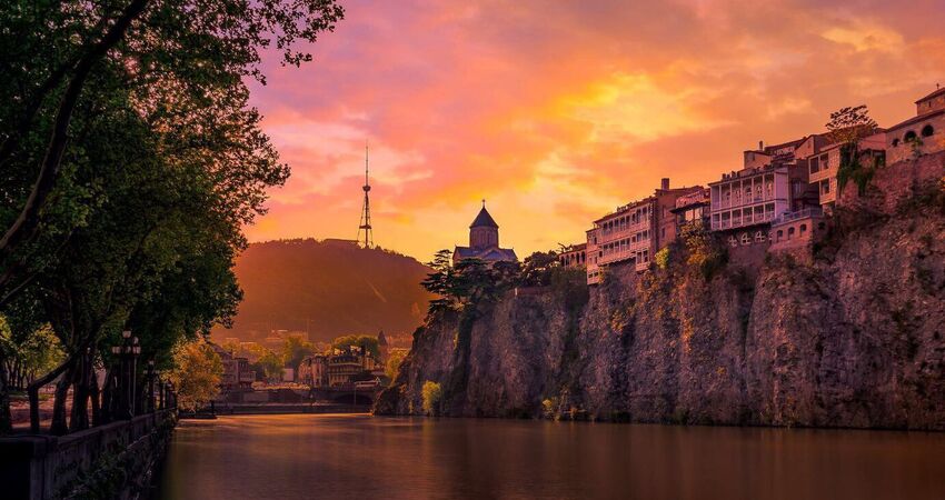 UÇAKLI KARS TİFLİS BATUM KARADENİZ TURU (Kurban Bayramı Özel)