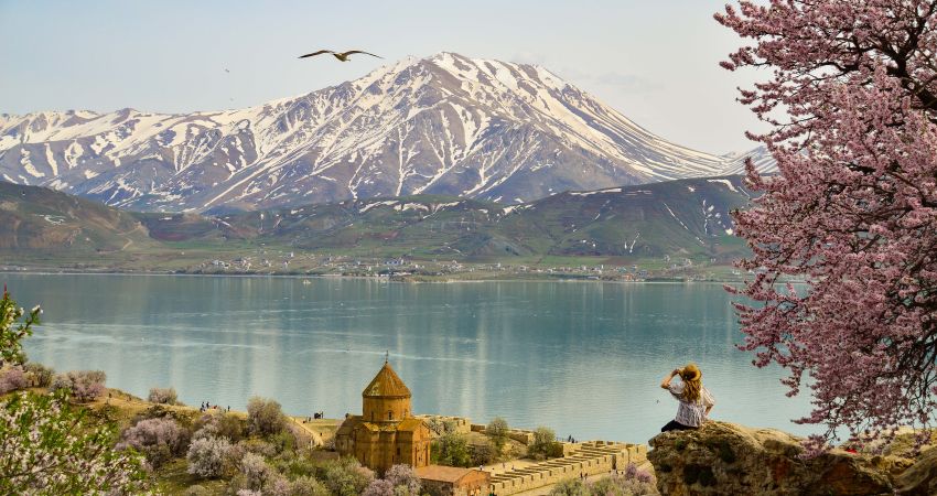 Uçaklı Van Doğubeyazıt Bitlis Hizan Bahçesaray Turu
