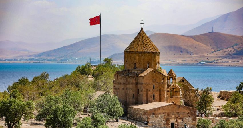 Uçaklı Van Doğubeyazıt Bitlis Hizan Bahçesaray Turu
