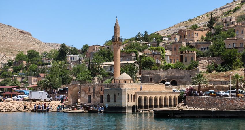 İstanbul Çıkışlı Uçaklı Fırat'tan Nemrut'a Gaziantep Şanlıurfa Adıyaman Kültür ve Gastronomi Turu