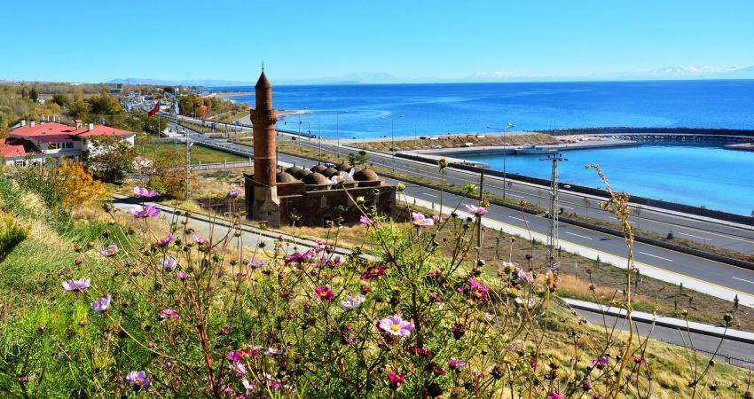 İstanbul Çıkışlı Uçaklı Van Doğubayazıt Bitlis Hizan Bahçesaray Turu