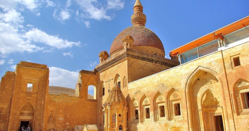 İstanbul Çıkışlı Uçaklı Van Doğubayazıt Bitlis Hizan Bahçesaray Turu