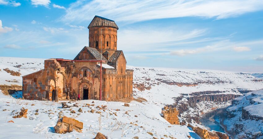 İstanbul Çıkışlı Turistik Doğu Ekspresi ile Van Doğubayazıt Kars Turu (Uçak gidiş - Tren Dönüş)