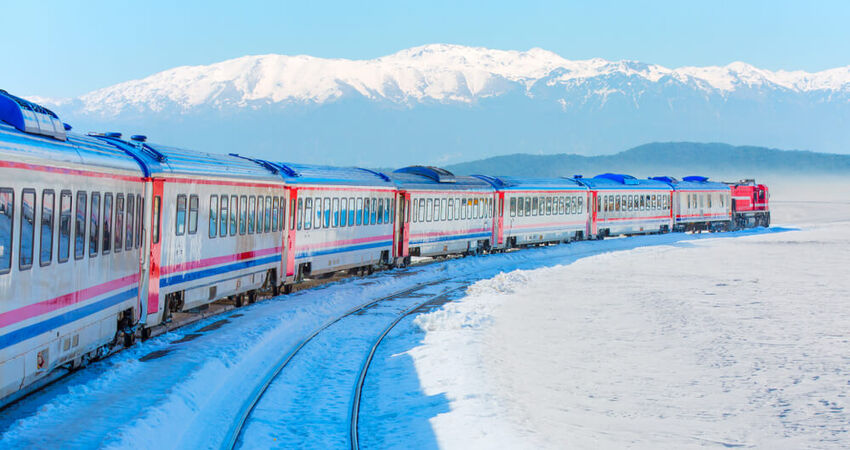 İstanbul Çıkışlı Turistik Doğu Ekspresi ile Van Doğubayazıt Kars Turu (Uçak gidiş - Tren Dönüş)