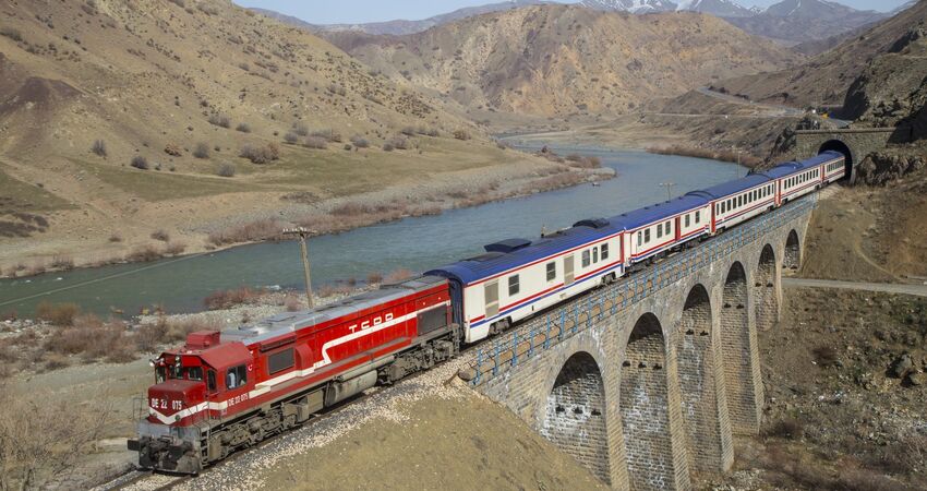 VAN GÖLÜ EKSPRESİ İLE VAN DOĞUBEYAZIT TURU 