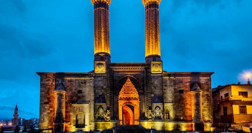 İSTANBUL ÇIKIŞLI UÇAKLI KARS TURU