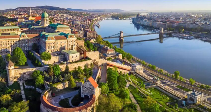 BUDAPEŞTE BRATİSLAVA VİYANA PRAG BERLİN TURU