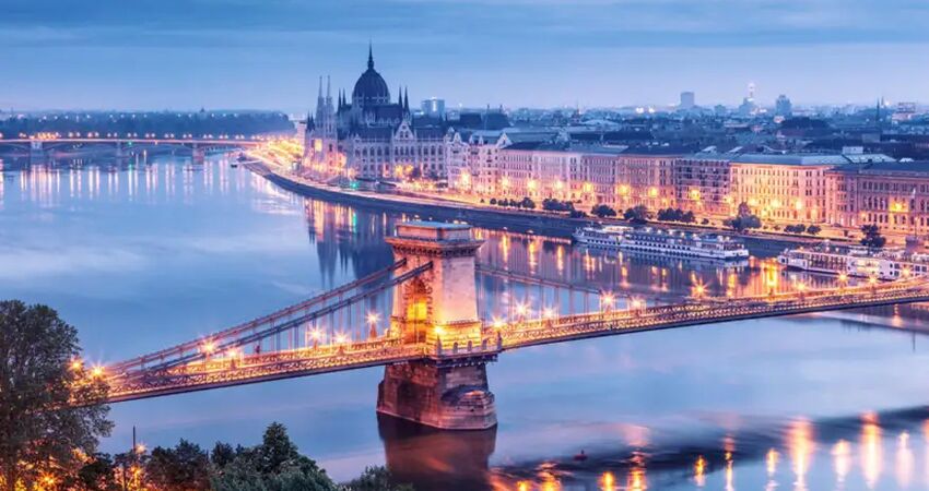 BUDAPEŞTE BRATİSLAVA VİYANA PRAG BERLİN TURU