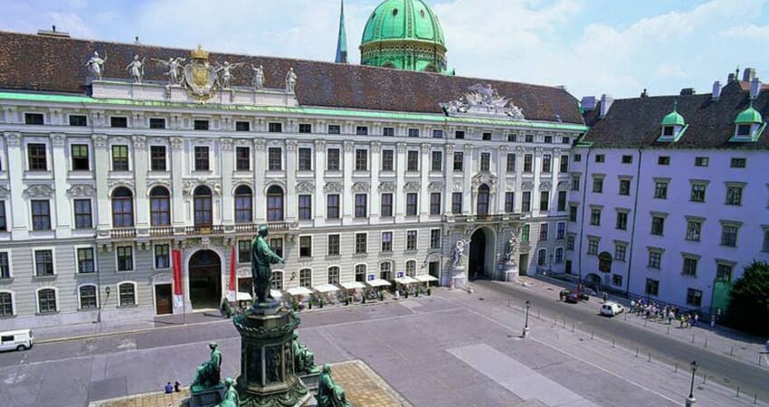 BUDAPEŞTE BRATİSLAVA VİYANA PRAG BERLİN TURU