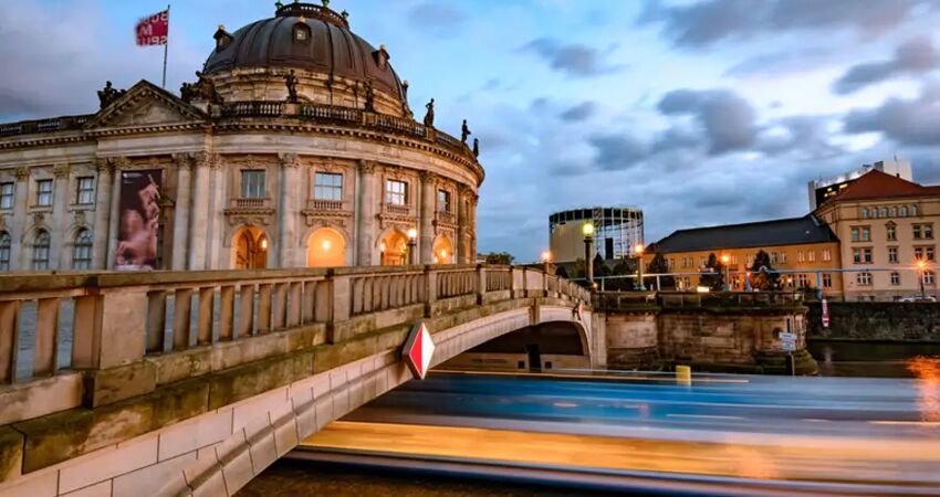 BUDAPEŞTE BRATİSLAVA VİYANA PRAG BERLİN TURU