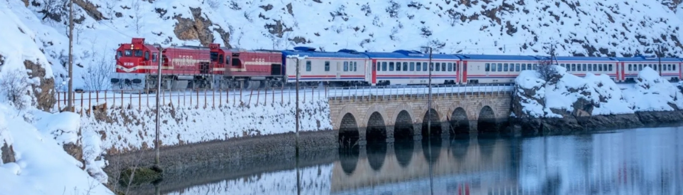 TURİSTİK DOĞU EKSPRESİ İLE VAN DOĞUBEYAZIT KARS TURU 