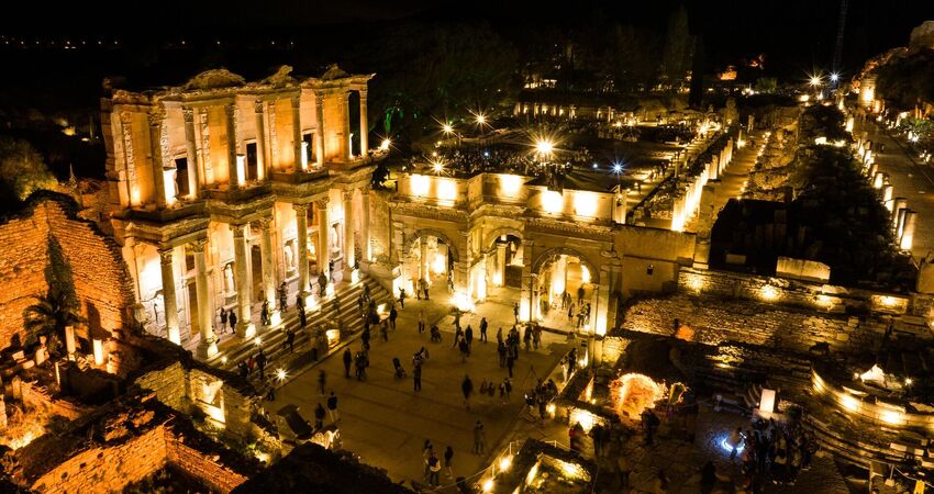 İstanbul Çıkışlı Efes`de Bir Gece Urla`da Bağ Bozumu Turu