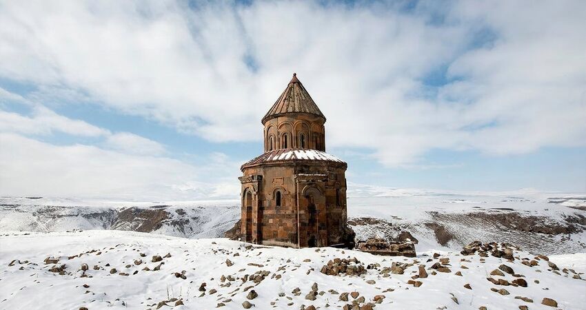 İstanbul Çıkışlı Yataklı Tren ile Van Kars Erzurum Turu (Tren Gidiş-Uçak Dönüş)